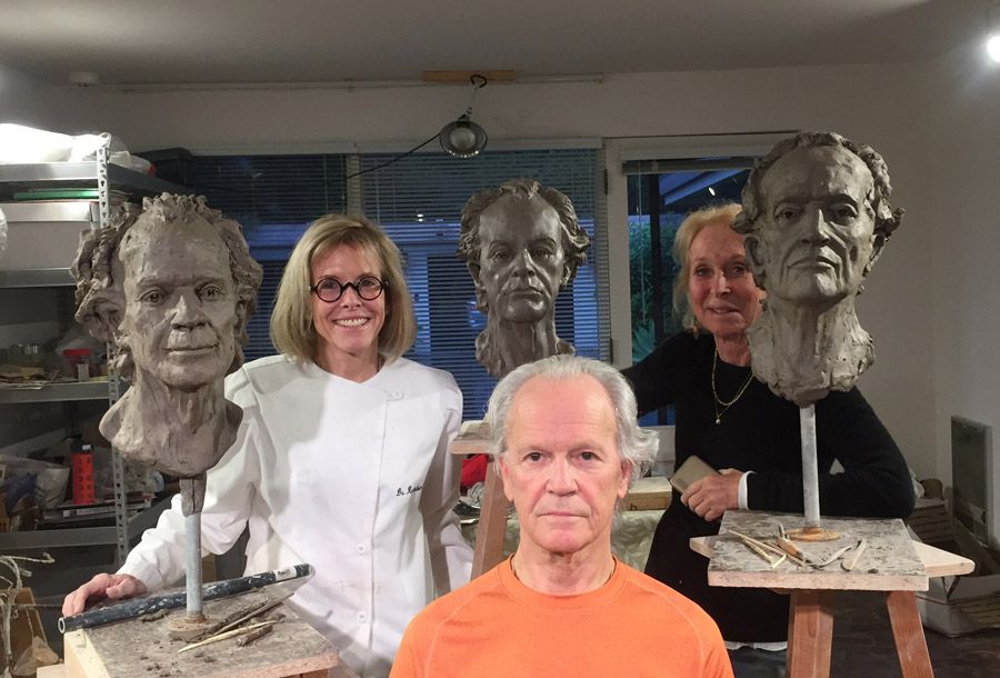 étudiants heureux sculptant un portrait  Lamballe(22)