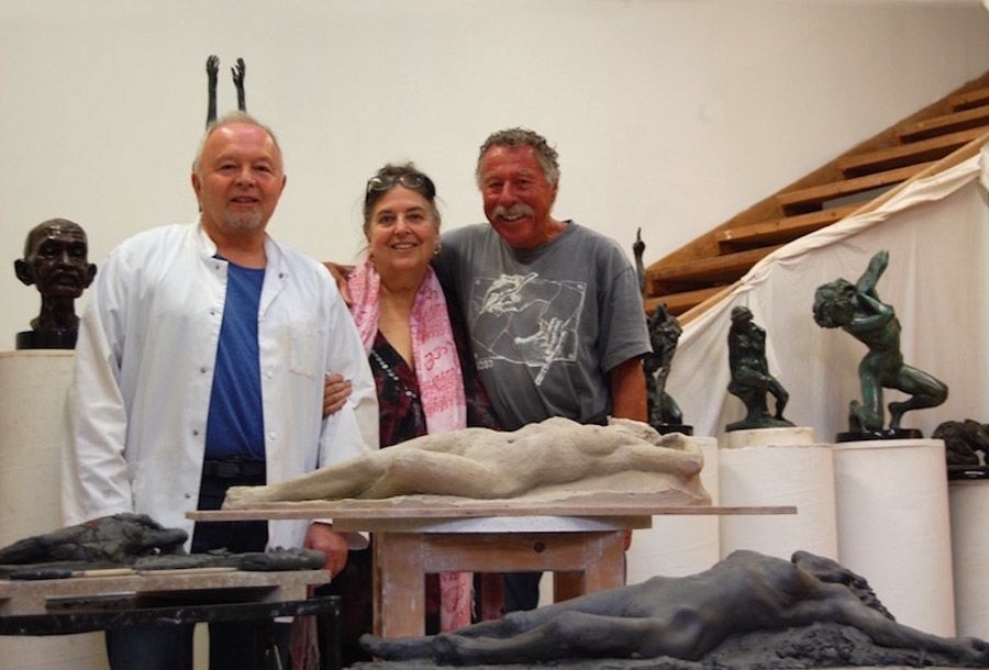 élève sculptant un corps allongé nantes